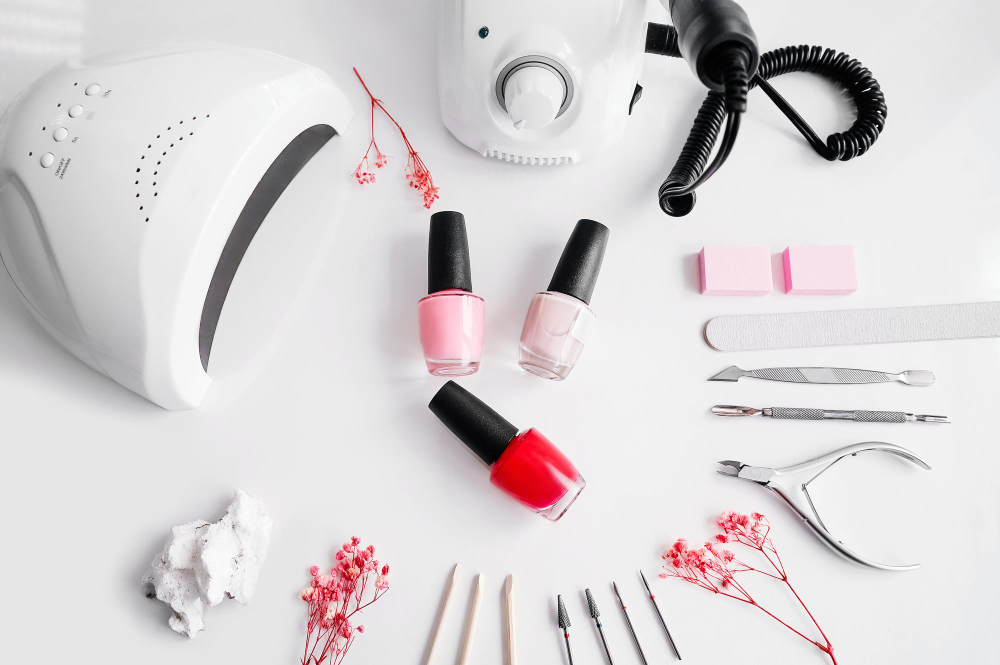 Profesjonalne akcesoria do salonu manicure – co powinno się w nim znaleźć?
