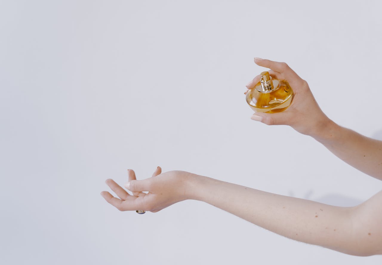 Oryginalne perfumy online - jak kupować bezpiecznie i gdzie szukać sprawdzonych perfumerii?